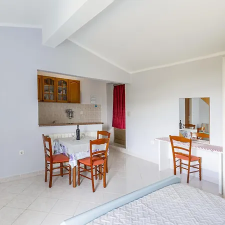 Διαμέρισμα With Parking Space Brsec, Opatija - 7796 *