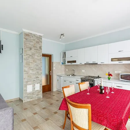 Apartamento With Parking Space Brsec, Opatija - 7796 Martina
