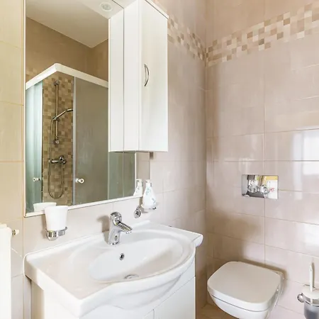 With Parking Space Brsec, Opatija - 7796 Lägenhet Martina